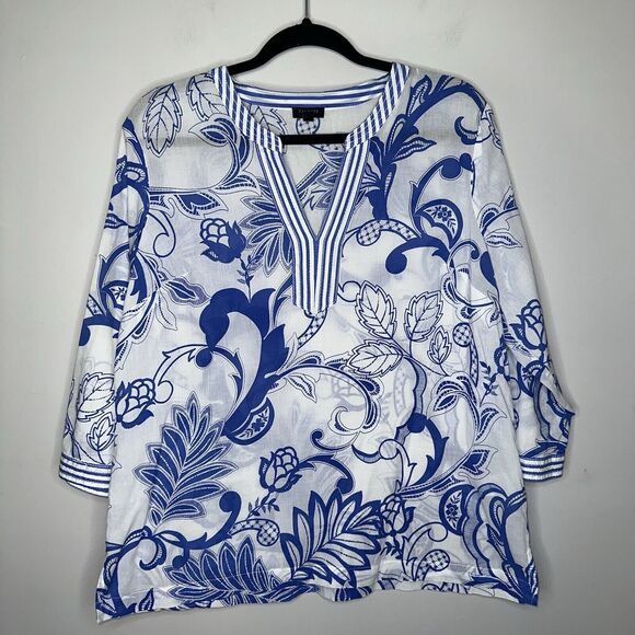 🎉🎉🥳🥳Talbots Blue and White Floral Blouse Host Pick 🎉🎉🥳🥳 - Picture 1 of 5